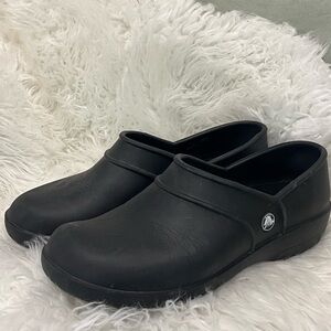 CROCS ON THE CLOCK SLIP RESISTANT WORK SLIP-ON